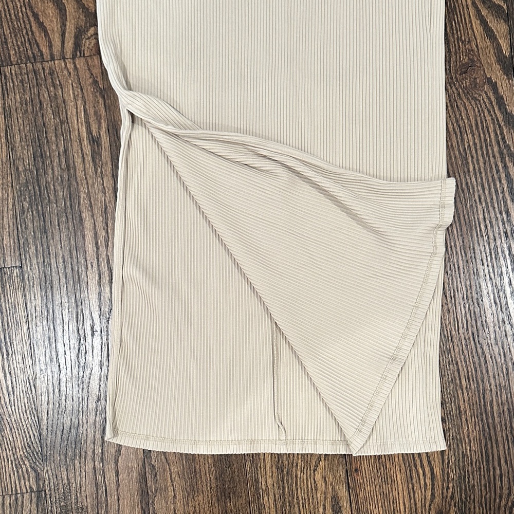 High-Waisted Rib-Knit Maxi Skirt - Picture 3 of 3